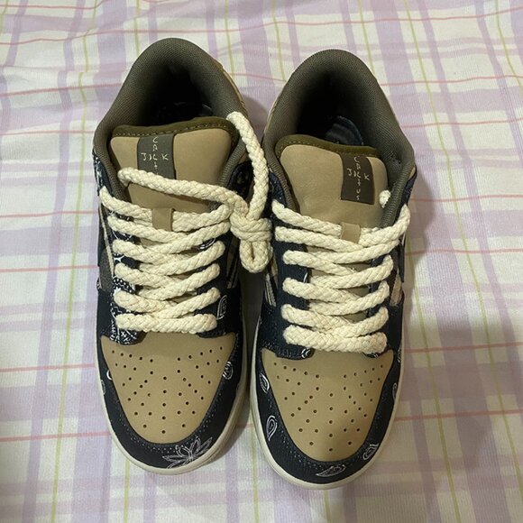 Nike Cashew Flower Trend Sneakers
